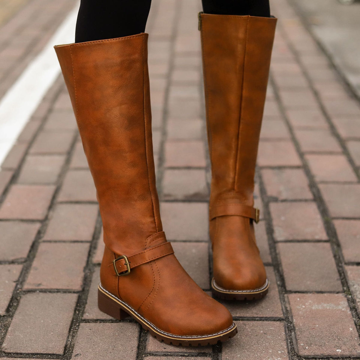 Georgiana knee-high riding boots on foot – Tan