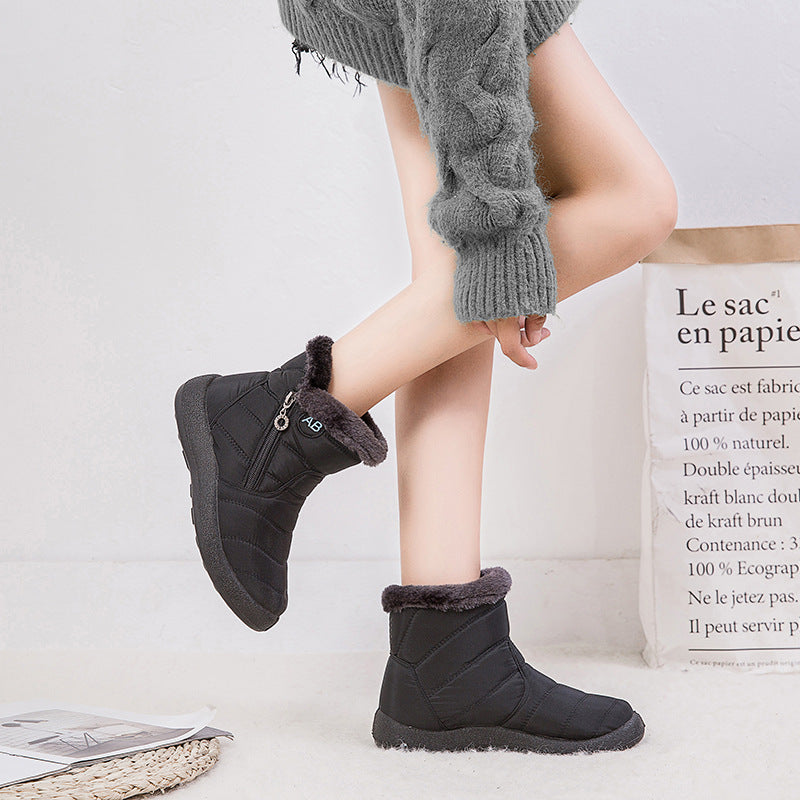 Nell quilted snow boots in black worn, side zip