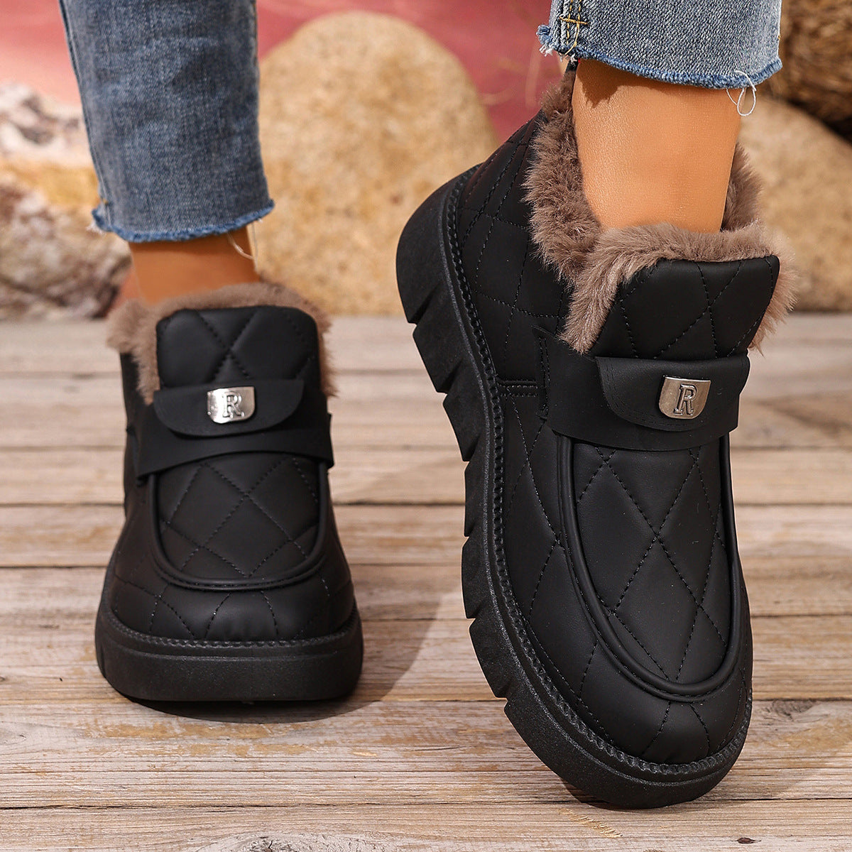 Embla black snow boots front view with strap detail