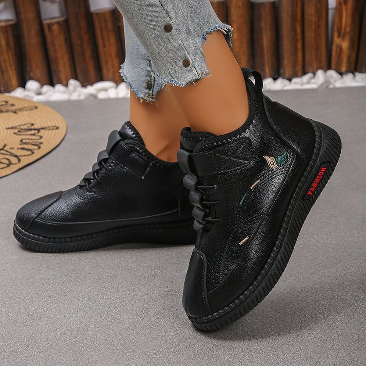 Gunnvor black trainers with elastic lace loops