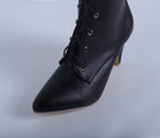 Vigdis pointed toe and lacing close-up